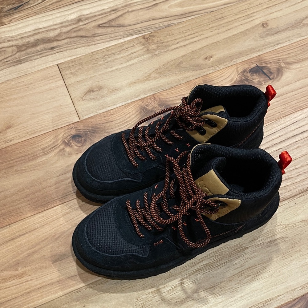 UGG Women's Black and Tan Sneakers - Picture 3 of 7